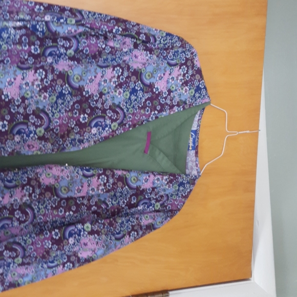 Scrub Outfit olive khaki and eggplant print - Picture 2 of 3